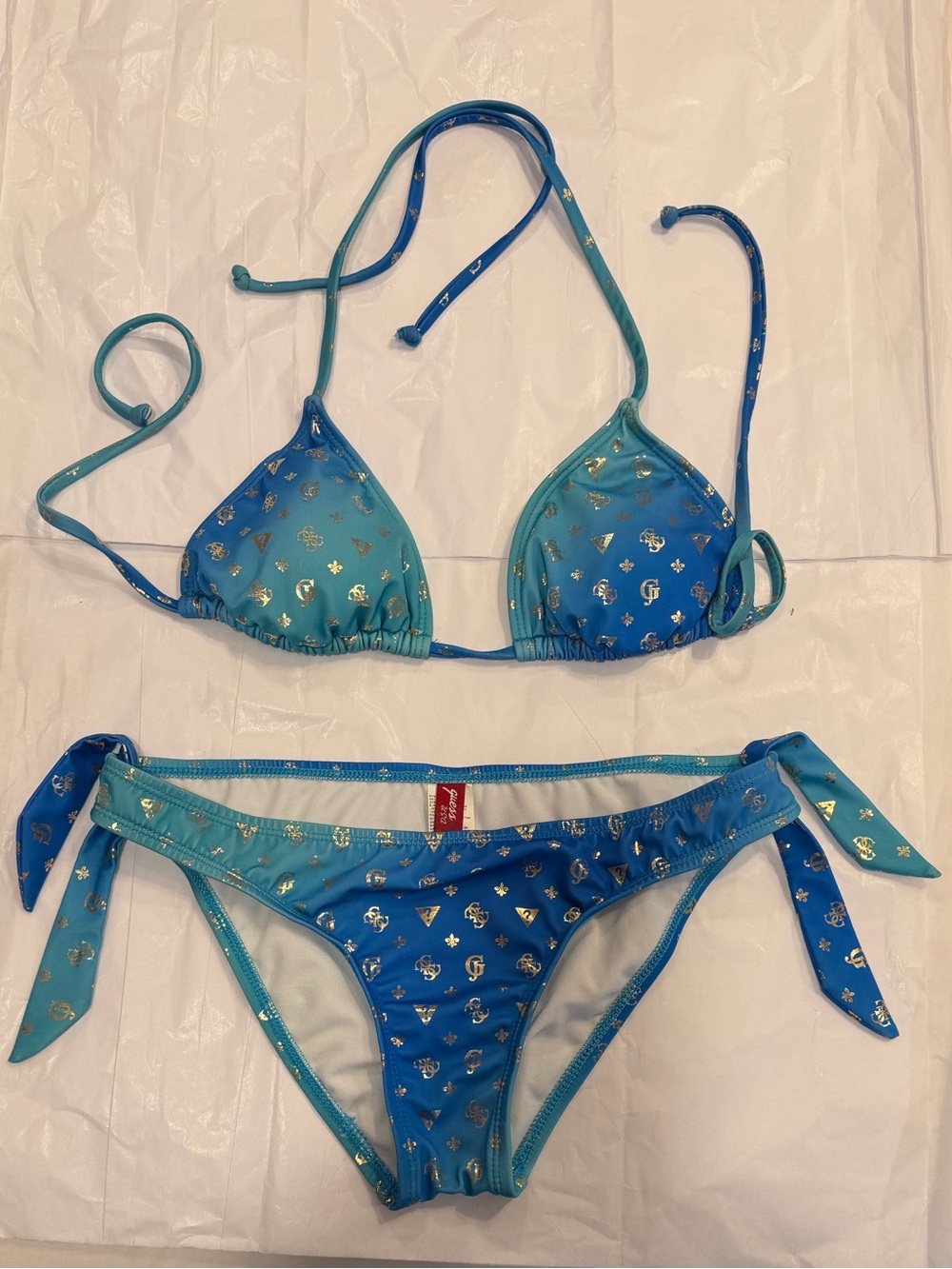GUESS Blue Ombre Triangle Set with Gold Accents